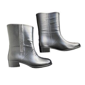 Waterproof winter boots black size 8